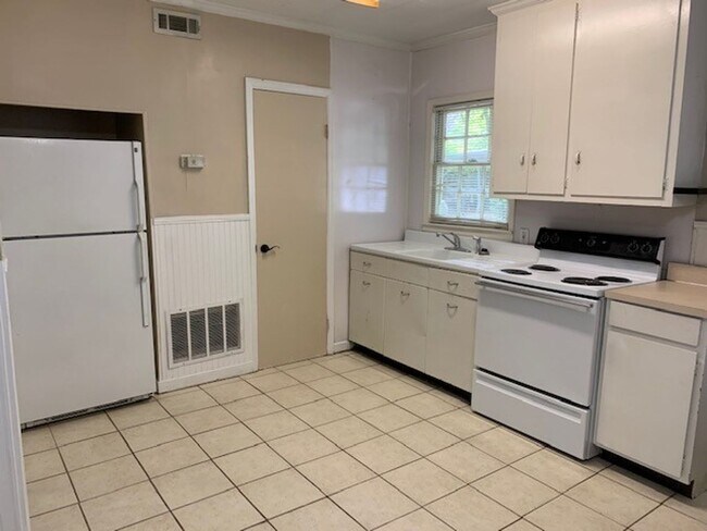 Building Photo - 1 Bedroom Duplex located in Historic Valdosta!