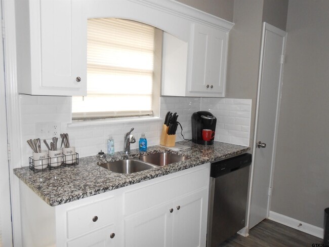 Building Photo - 7108 Gatewood Dr