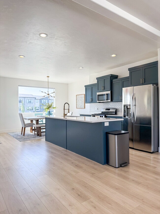 Building Photo - 457 S Wood Stream Rd