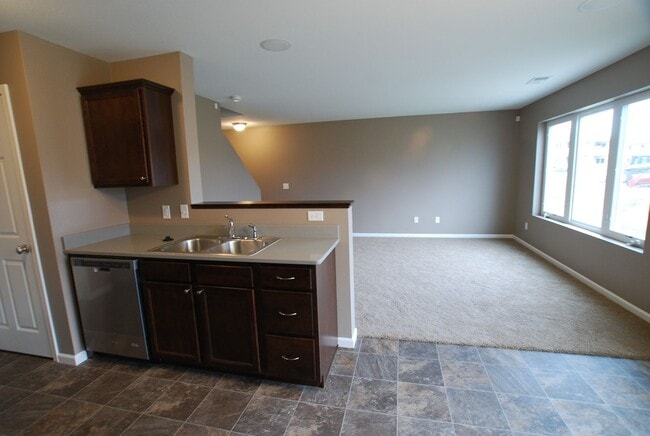 Building Photo - RARE OPPORTUNITY! 3 Bed 2.5 Bath home on t...