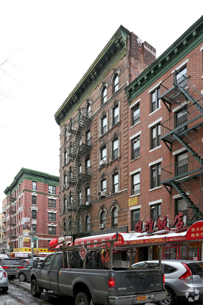 Foto del edificio - 116-120 Mott St