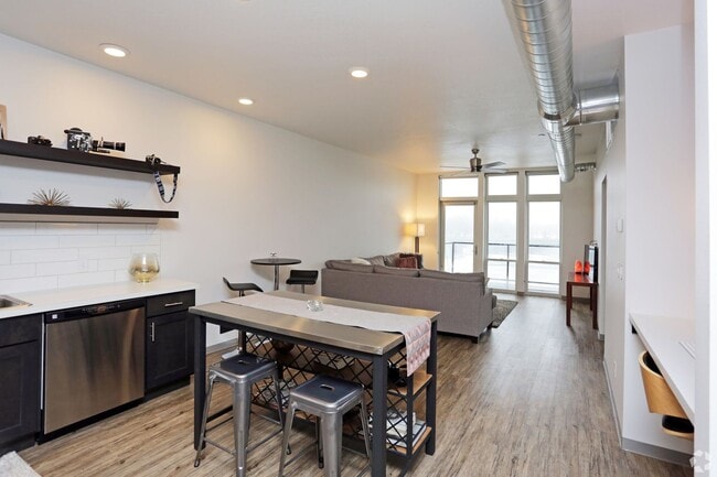 Building Photo - River View & Balcony Unit!