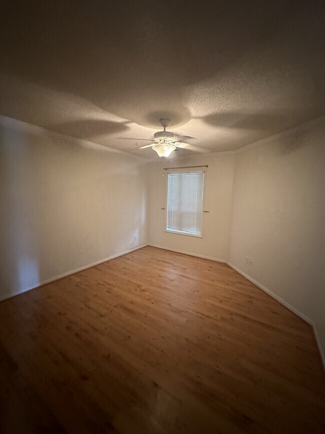 Foto del edificio - 607 Spring Forest Rd