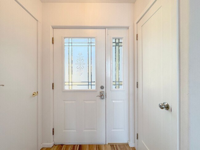 Building Photo - Stunning Home for Lease in Diamond Point