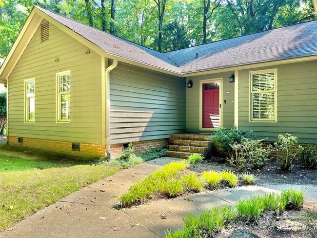 Building Photo - 911 Reverdy Ln