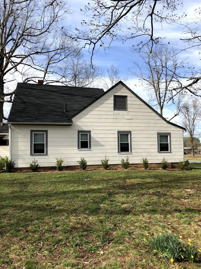 Building Photo - 3677 Old 421 Rd