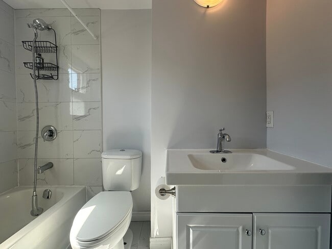 Building Photo - Adelaide Ave W - Lower