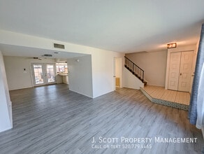 Building Photo - 1618 E Dunbar Dr