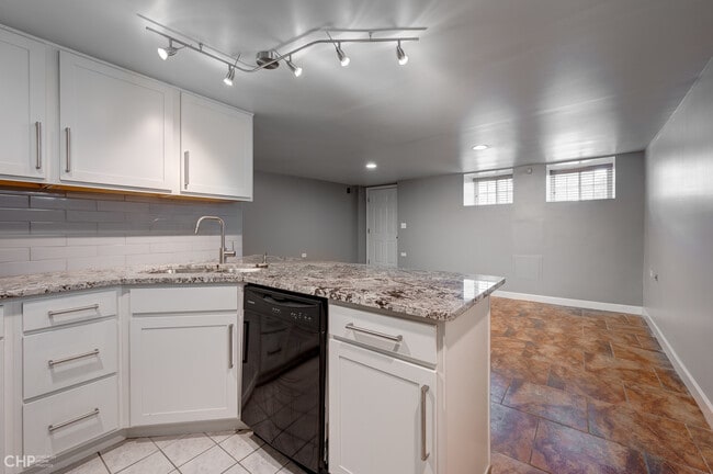 Building Photo - 2439 W Adams St