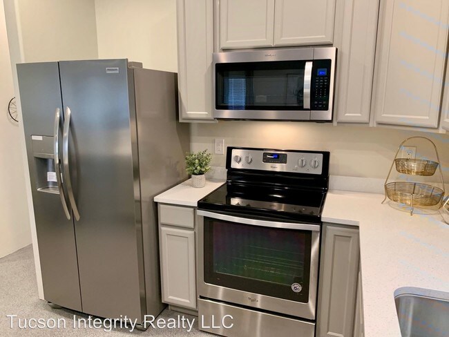 Building Photo - 1 br, 1 bath Room For Rent - 315 N. Park Ave.