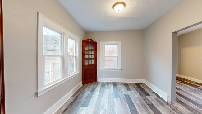 Building Photo - Edgewater Neighborhood - 3 bedroom - 2 Bat...