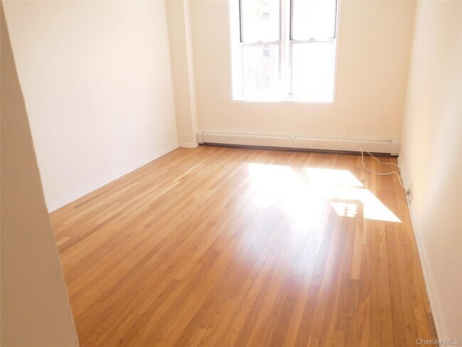 Foto del edificio - 34-20 Parsons Blvd