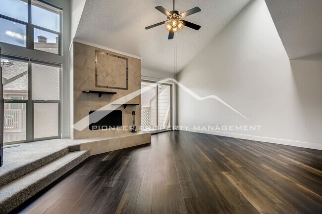 Foto del edificio - Spacious Condo with Washer/Dryer and Parking