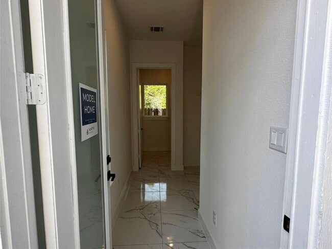 Foto del edificio - 6127 W Montgomery Rd