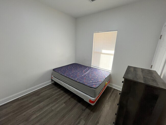 Foto del edificio - 702 Carmen Ave