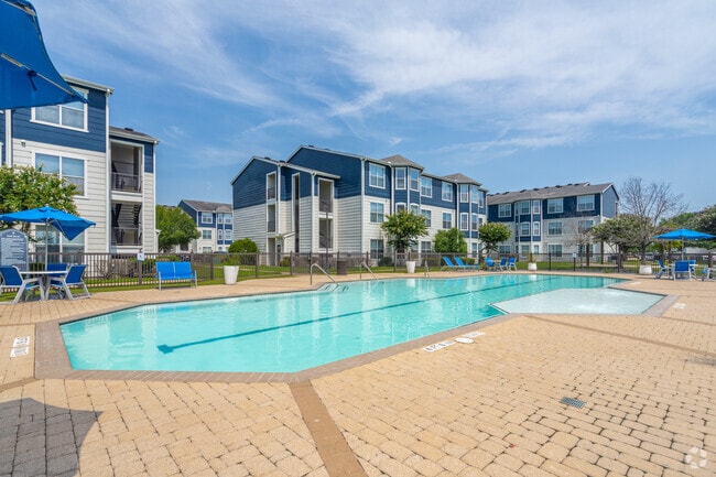 Building Photo - Towne West
