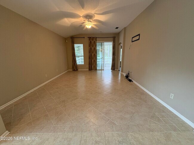 Foto del edificio - 10999 Campus Heights Ln