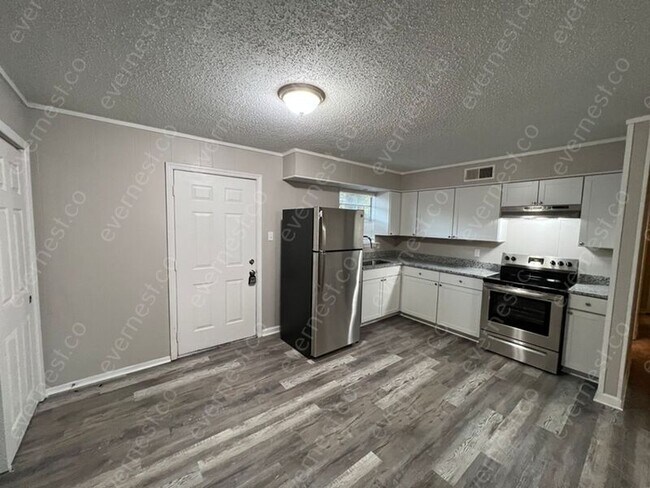 Building Photo - 7001 Eddy Ln