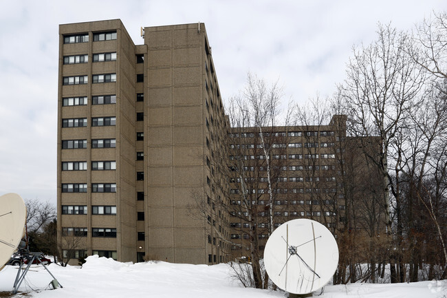 Foto del edificio - Colonial Point Apartments