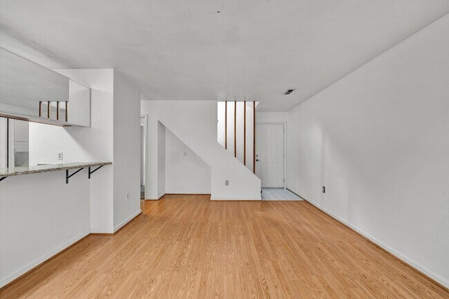 Foto del edificio - 3337 Forest Ridge Rd