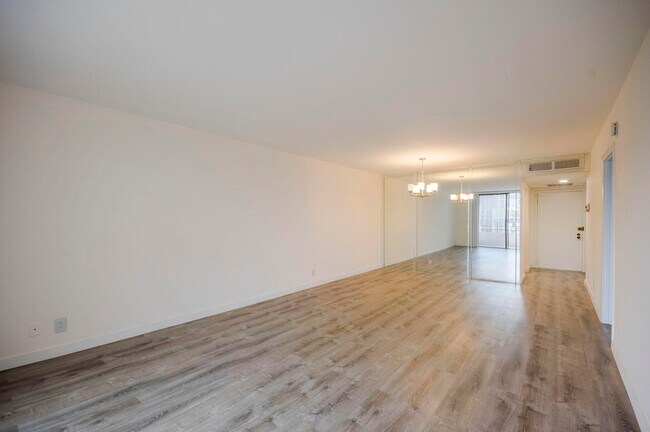 Foto del edificio - 600 Three Islands Boulevard