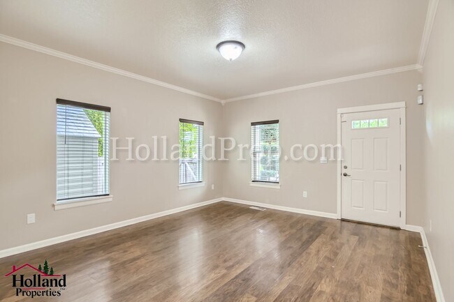 Foto del edificio - Beautiful Home in Prime North Plains Location – Walk to Parks & Downtown! Special $150 credit on ...