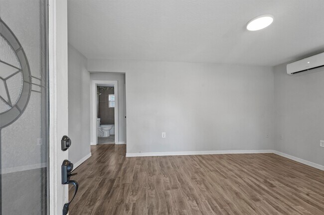 Foto del edificio - 16730 Springfield Dr