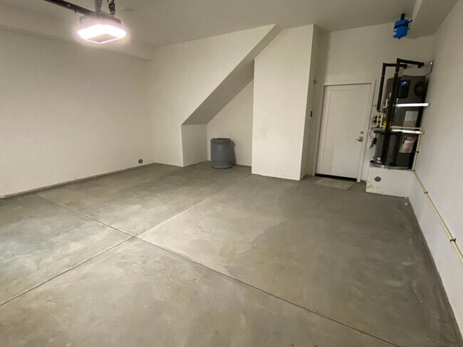 Building Photo - Brand New Home!