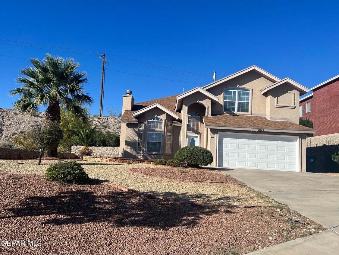 Primary Photo - 1013 Via De La Paz Dr