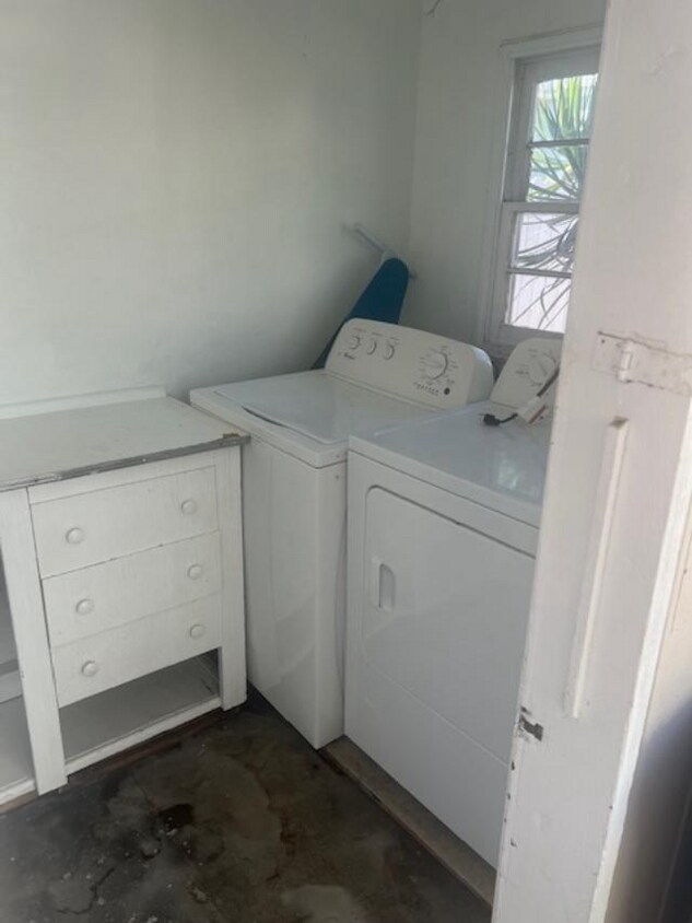 Foto del edificio - 2575 S Barrington Ave