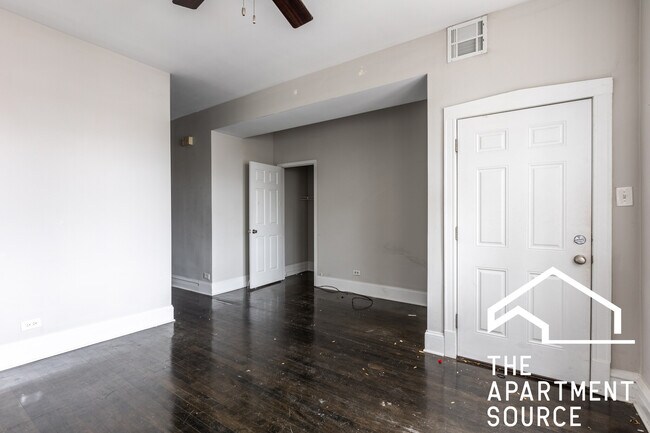 Building Photo - 1530 N Greenview Ave