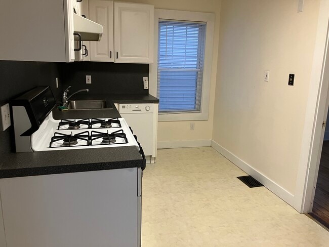 Building Photo - 2 Devereaux St