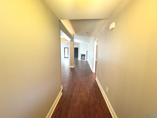 Building Photo - 105 Oak Shade Dr
