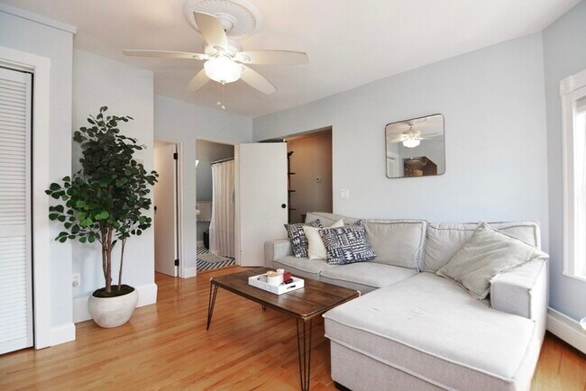 Foto del edificio - 716 E 7th St