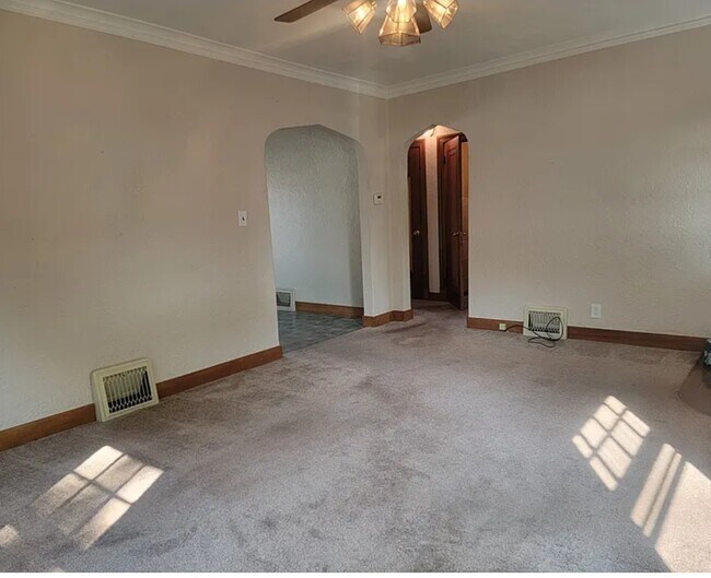 Foto del edificio - 731 E Division Ave