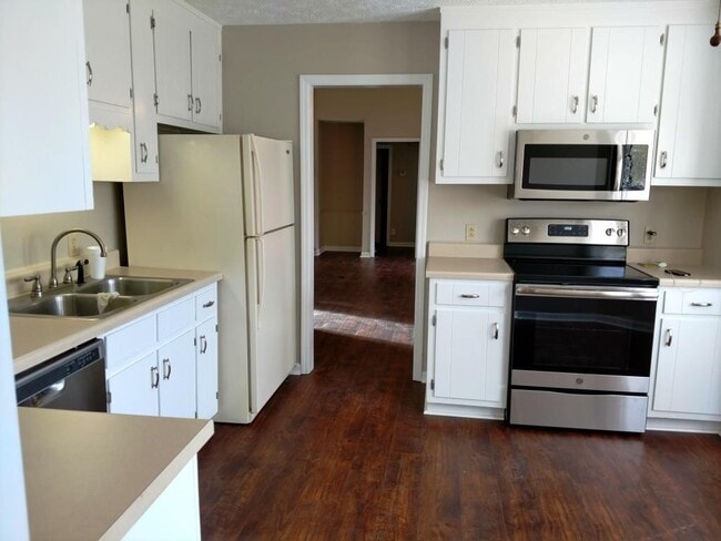 Building Photo - 4907 Bentwood Dr