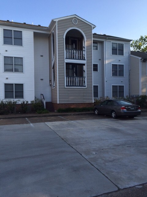 1st floor apartment - 802 Court St