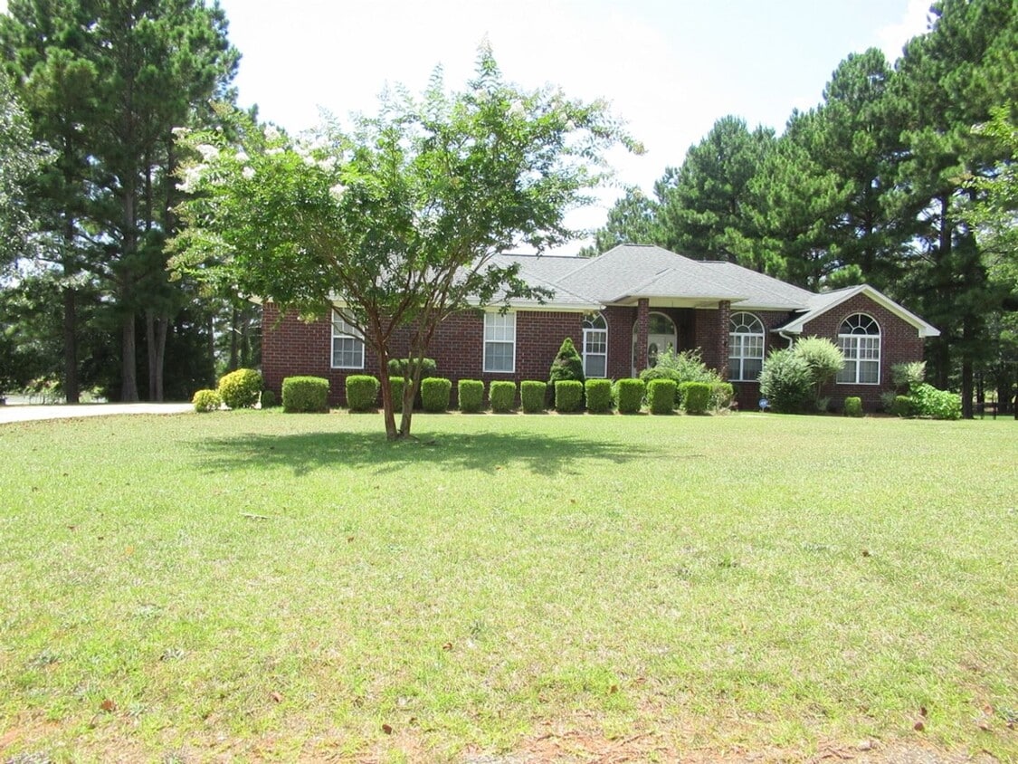 Primary Photo - AUTUMN LAKES- 3 BEDROOM/2BATH HOME CLOSE T...