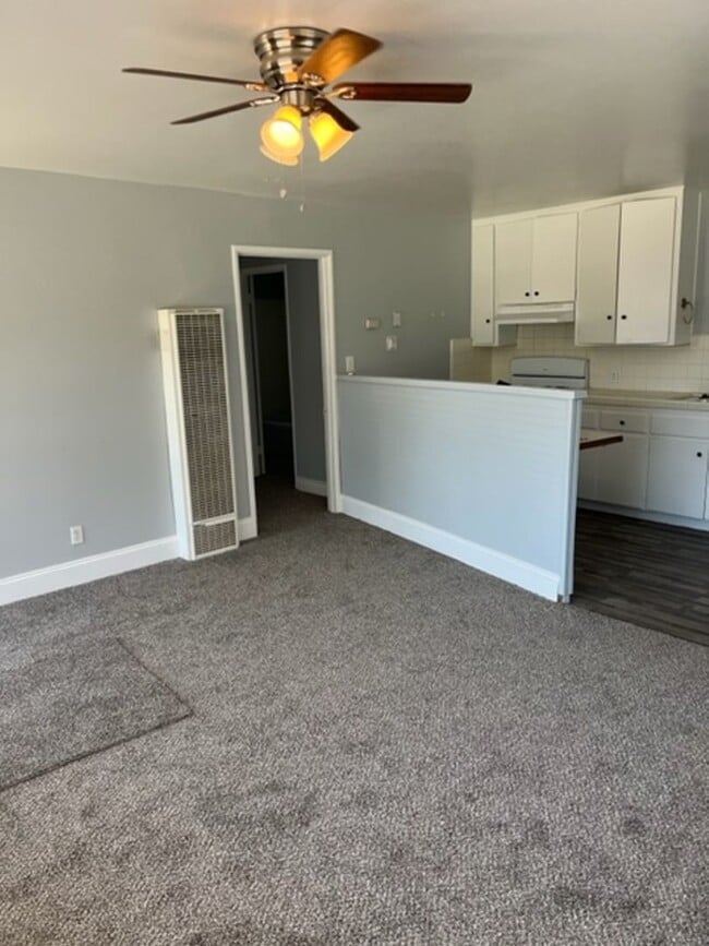 Building Photo - 1 BEDROOM 1 BATH DUPLEX FOR RENT