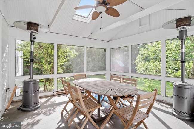 Building Photo - 127 Westerly Rd