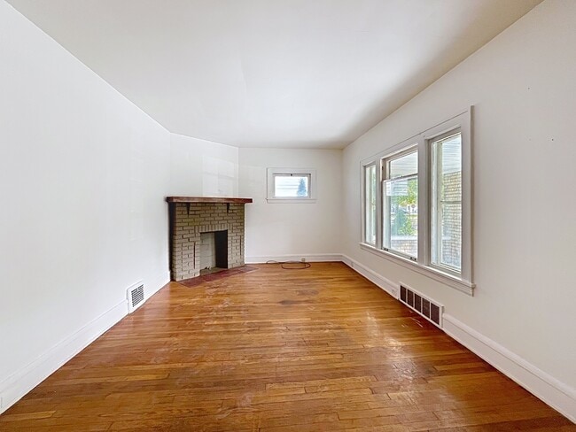 Building Photo - 2683 Hampshire Rd