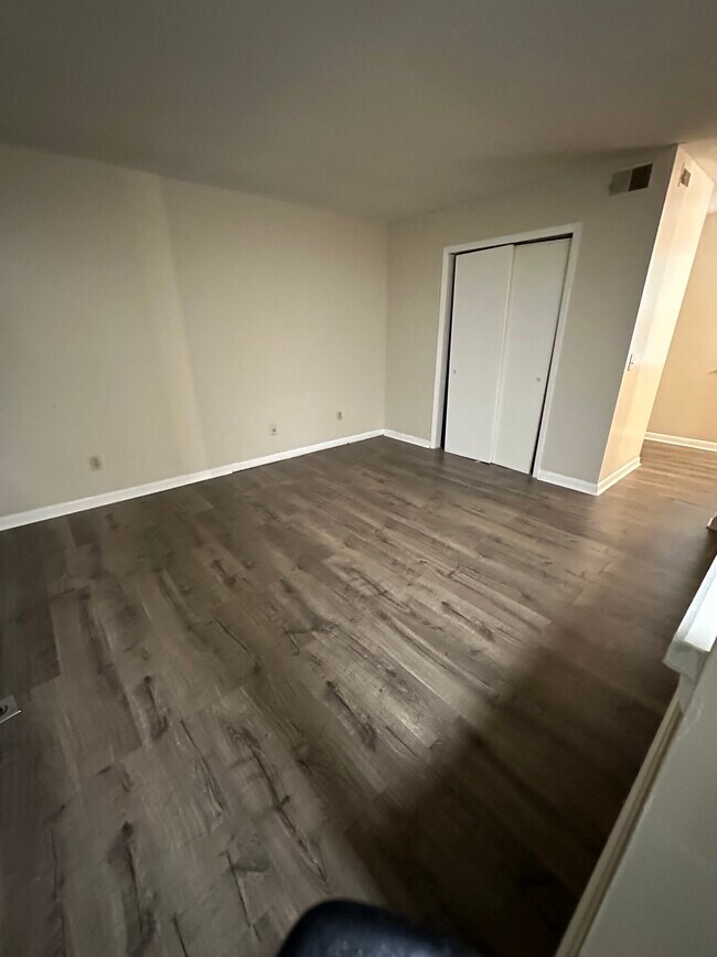 Foto del edificio - 3350 Heathstead Pl