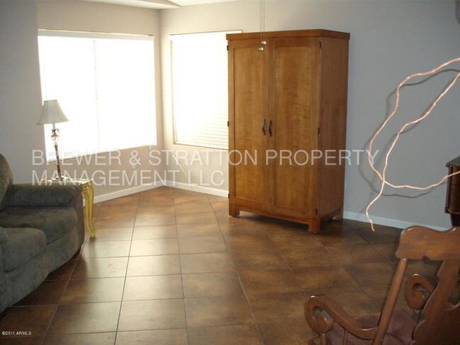 Building Photo - 1616 N Alta Mesa Dr