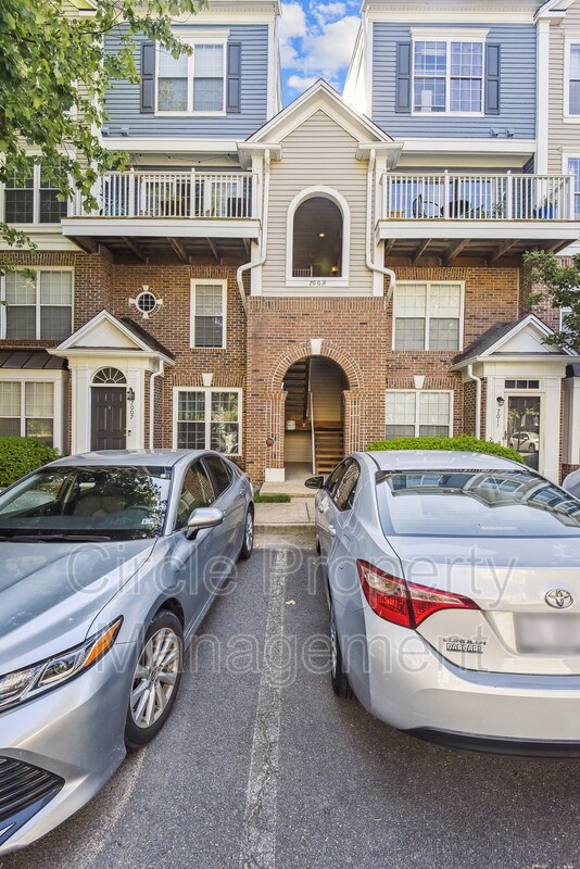 Primary Photo - 7009 Metropolitan Pl