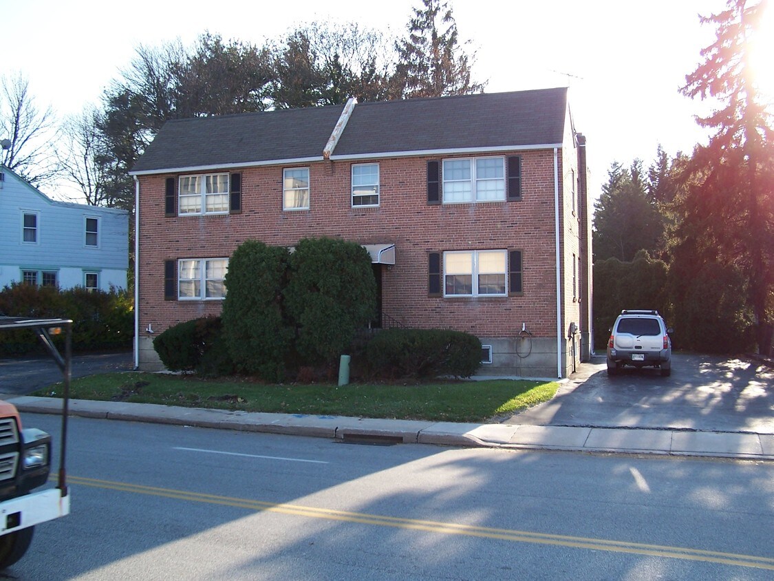 Primary Photo - 1220 - 1222 County Line Rd