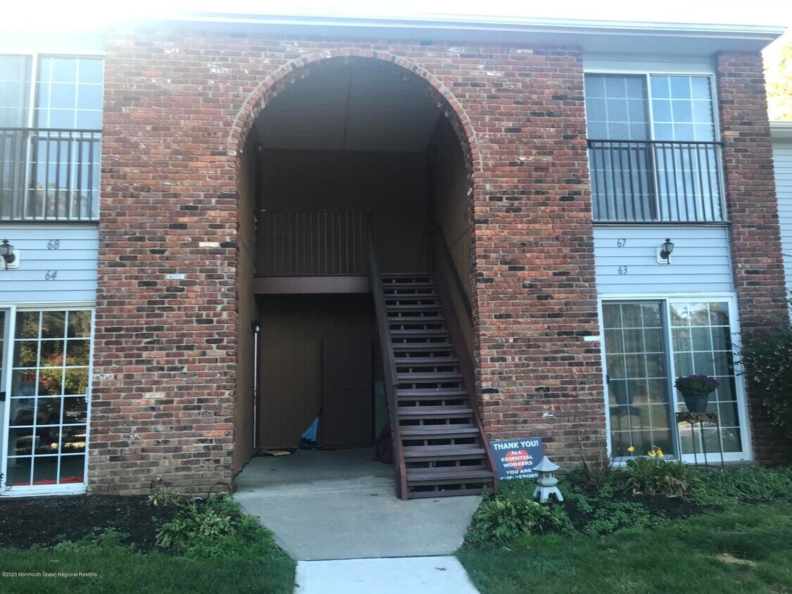 Primary Photo - 68 Frontier Way