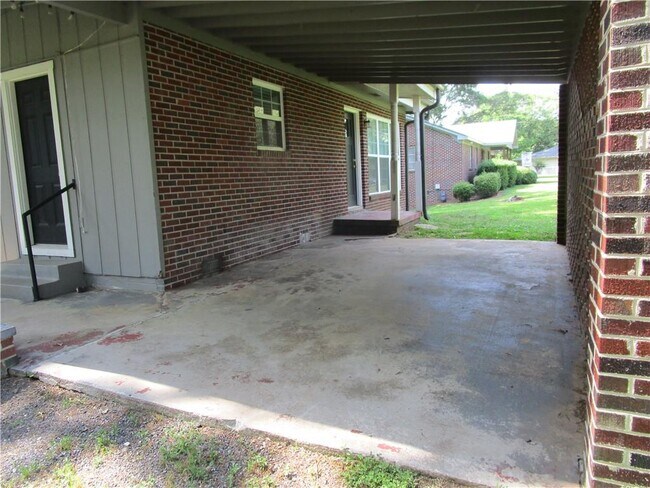 Foto del edificio - 3413 Lakeland Rd
