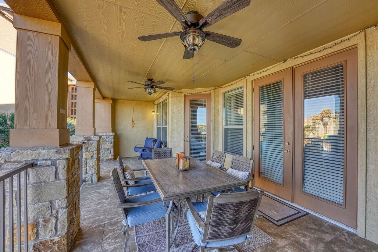 101 W Bank Unit 15, Horseshoe Bay, TX 78657 Condo for Rent in