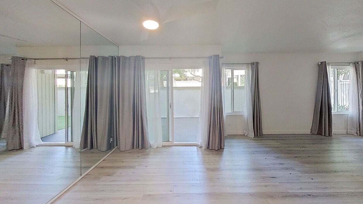 Foto principal - 3/Bedroom Townhouse In Woodland Hills!