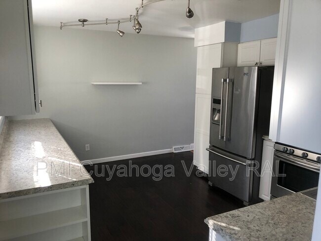 Building Photo - 754 Orrville Ave